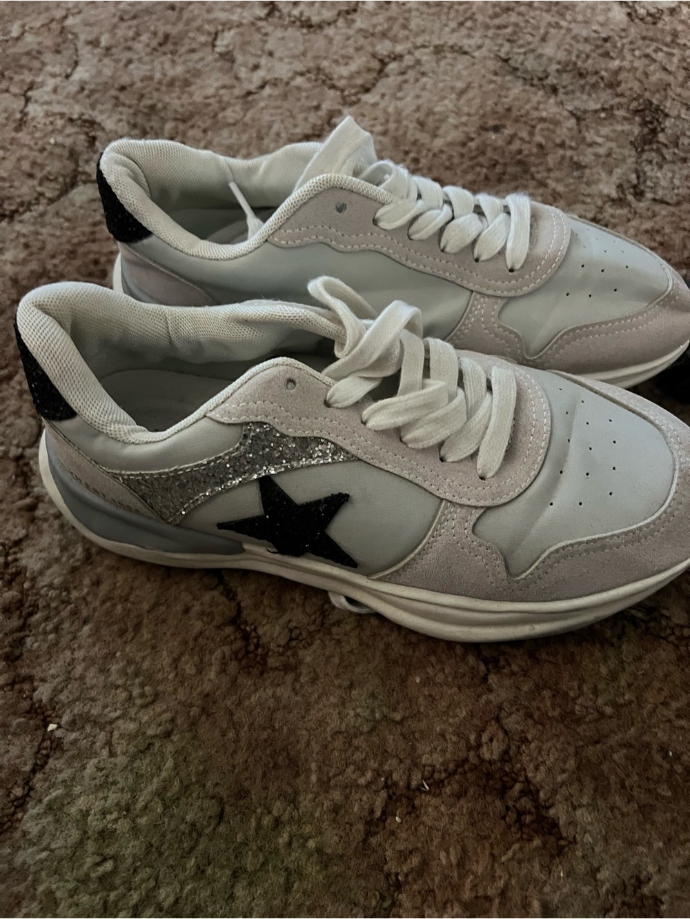 White Athletic Sneakers with Black Star Accent